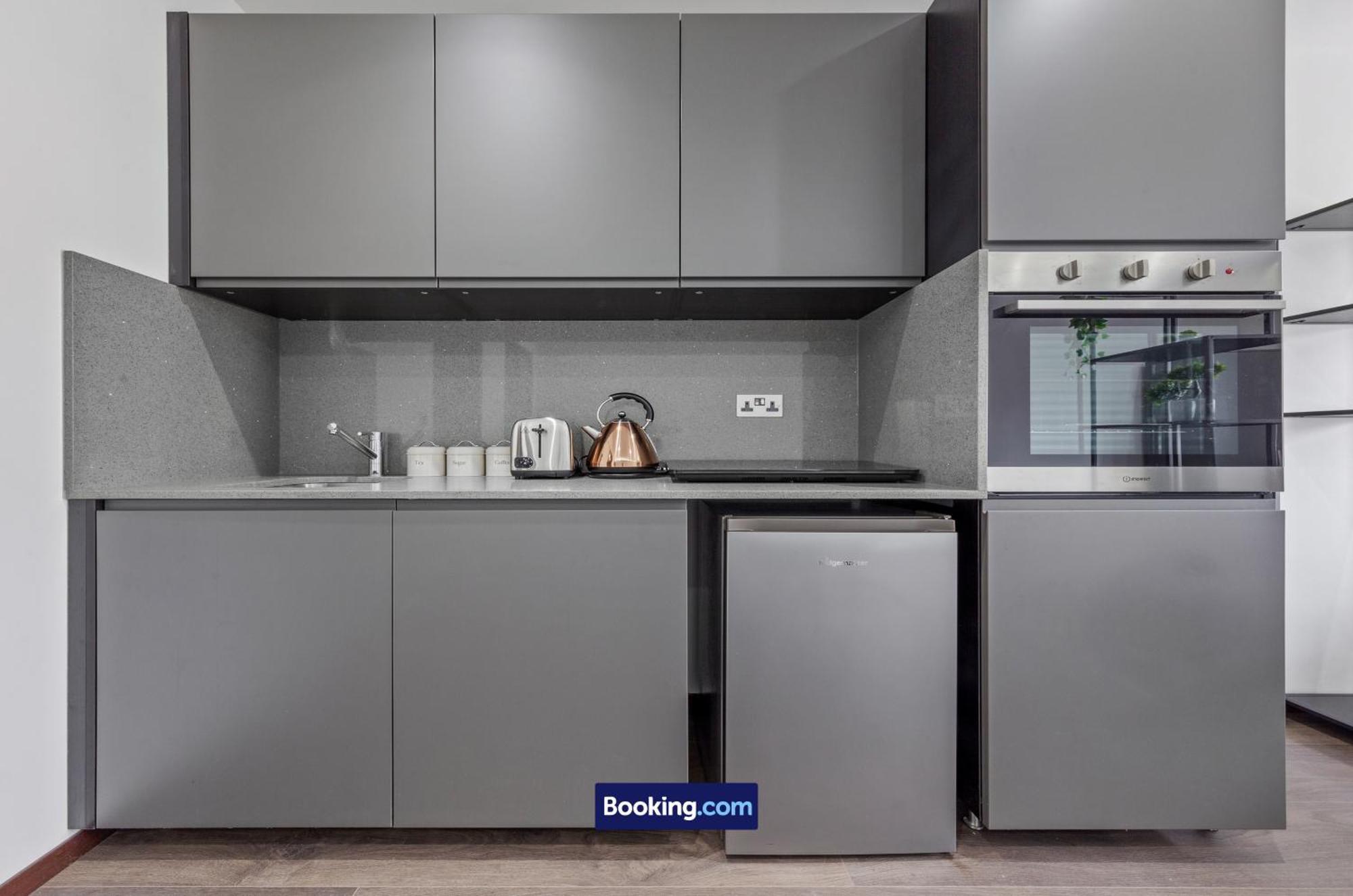 Stylish Studio Apt By Stay Smart Short Lets & Serviced Accommodation Woodstock With Free Wifi Londres Extérieur photo