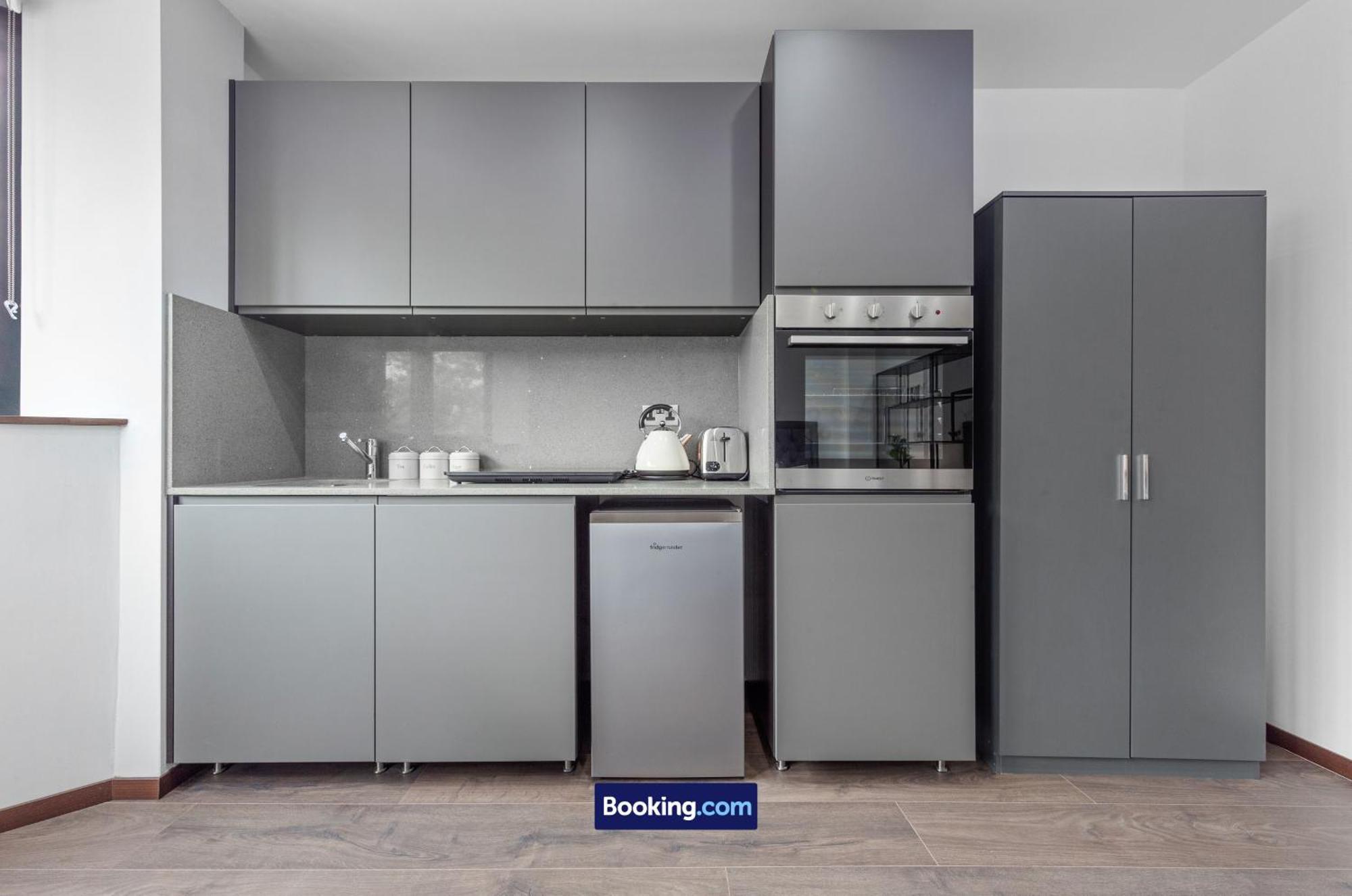 Stylish Studio Apt By Stay Smart Short Lets & Serviced Accommodation Woodstock With Free Wifi Londres Extérieur photo